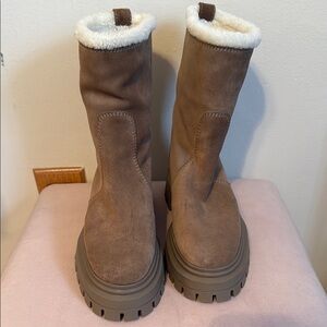 Brown Winter Boots with Furry Lining and Chunky Soles Stuart Weitzman